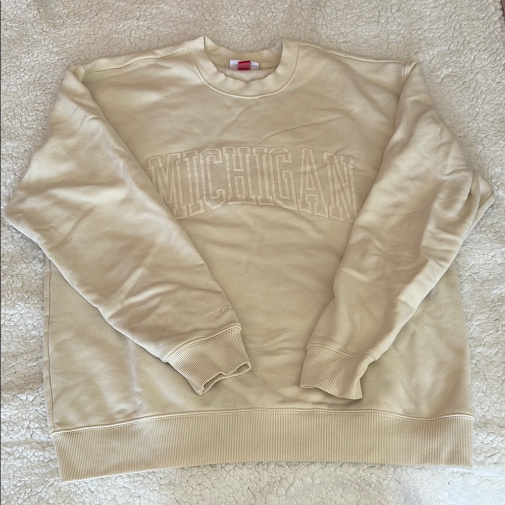 University of Michigan cream crewneck sweater size L